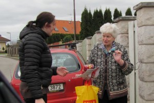 Paní Sommerová je klientka ze Sulice, které vozíme obědy, občas nám dává dárečky vlastnoruční výroby